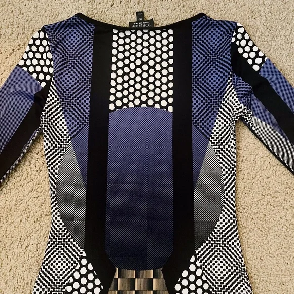 TOPSHOP Bodycon Patterned Dress - Picture 2 of 6